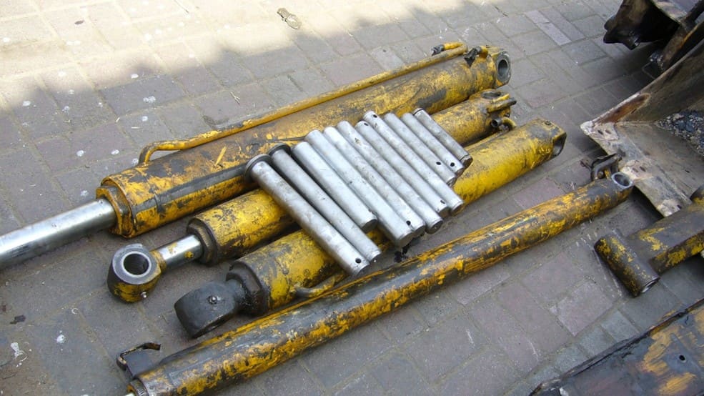 HEAVY CRANE AND SHAVEL REPAIRING